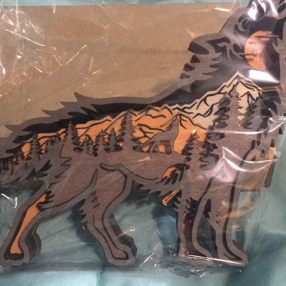 Light up wooden wolf 🌸 - Picture 2 of 2